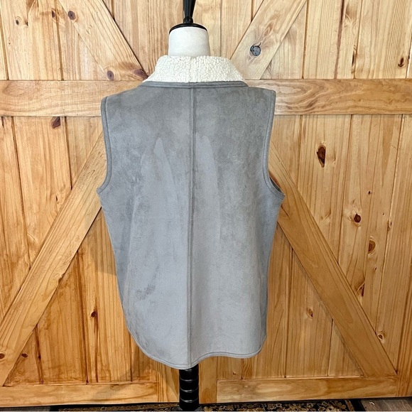 Denim & Co Gray and Cream Vest - Picture 8 of 10